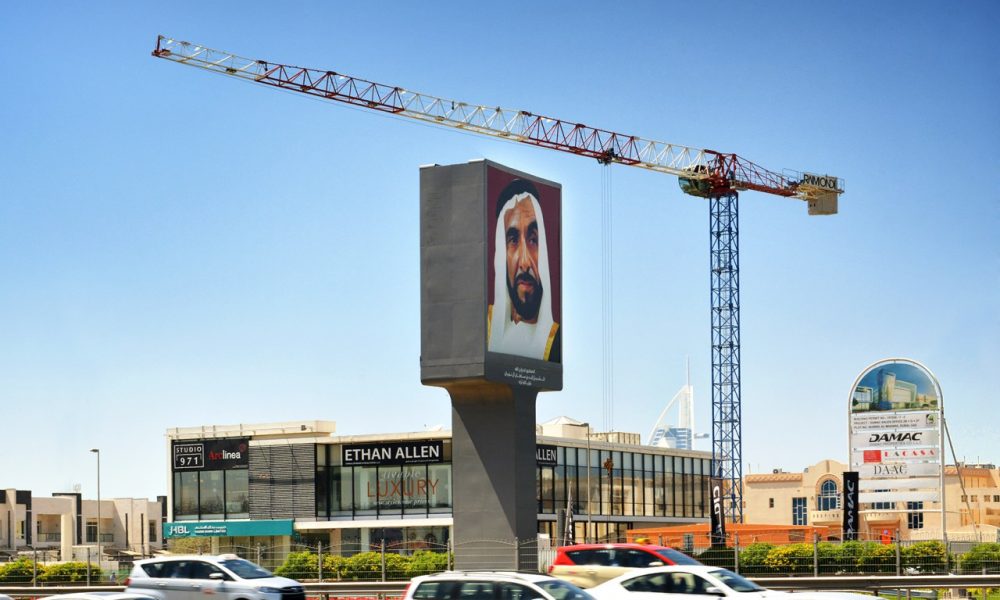 Raimondi Installs Tower Crane Near Dubais Busiest Freeway