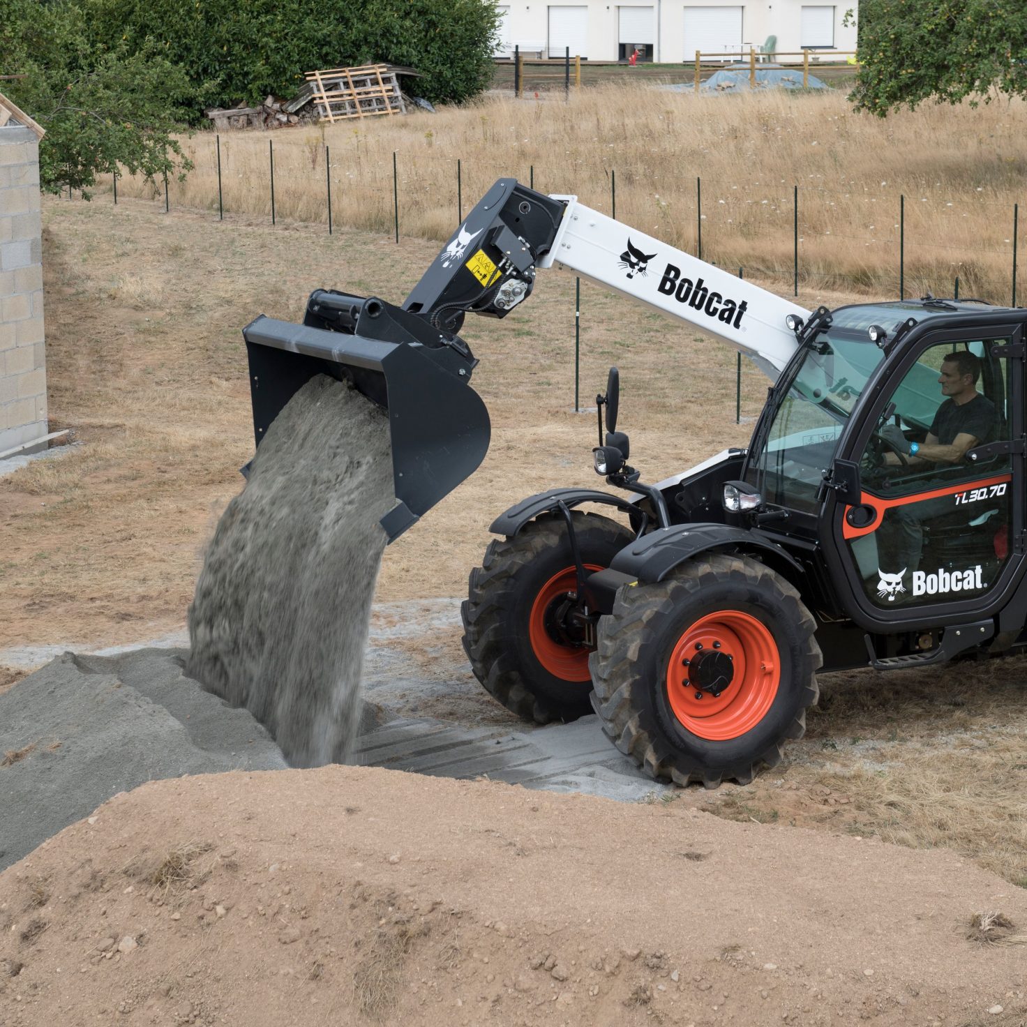 Бобкэт с ковшом. Bobcat TL30.70 Agri. Погрузчик Bobcat TL 35.70. Телескопический погрузчик Builder tl35. Бобкэт 2660.